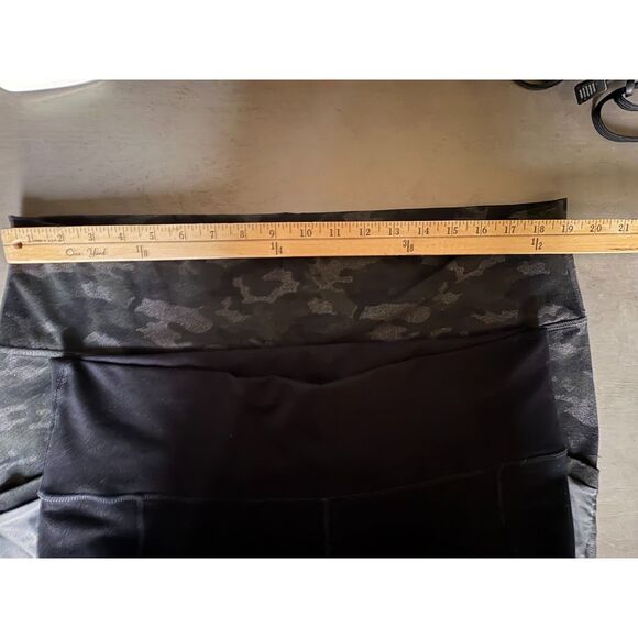 Fabletics "Mila High Waisted" Capri (3X) and "On The Go" Sports Bra(1X) Set - Picture 4 of 15